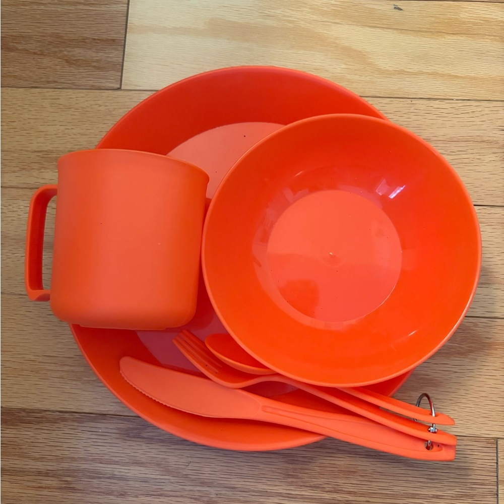Girl Scouts dinner set (Includes bag & everything seen in photo) Never used.